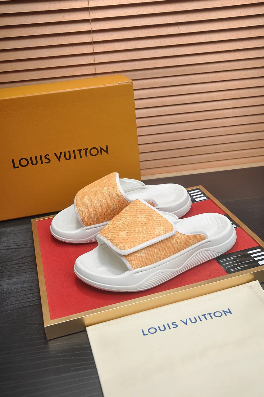 Men's men's shoes 💰340💶 [Louis Vuitton LV slippers] (high-end cowhide) counter 1:1 fashion style, a must-have for summer! The designer used LV’s iconic outsole. The original simple slippers instantly become fashionable! The upper is made of flexible special cowhide leather straps alternately, and the workmanship is exquisite! A must-have for stylish men in summer, size 38-45 (45 customized)